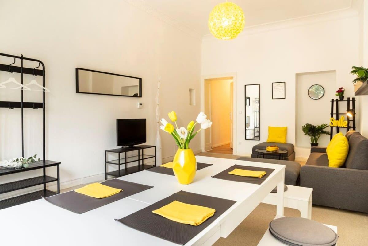 Modern 2 Bedroom In Schoeneberg * Berlijn